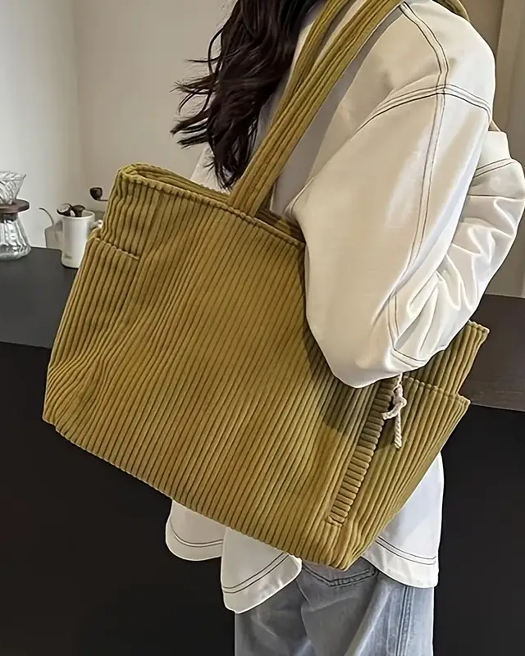 Tilda – Geribde Schoudertas met Trekkoorddetail