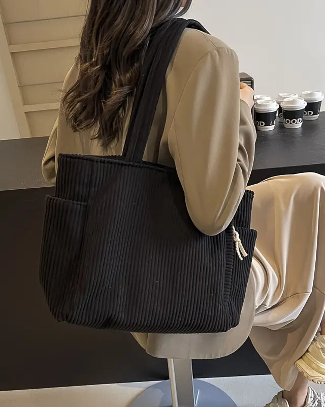 Tilda – Geribde Schoudertas met Trekkoorddetail