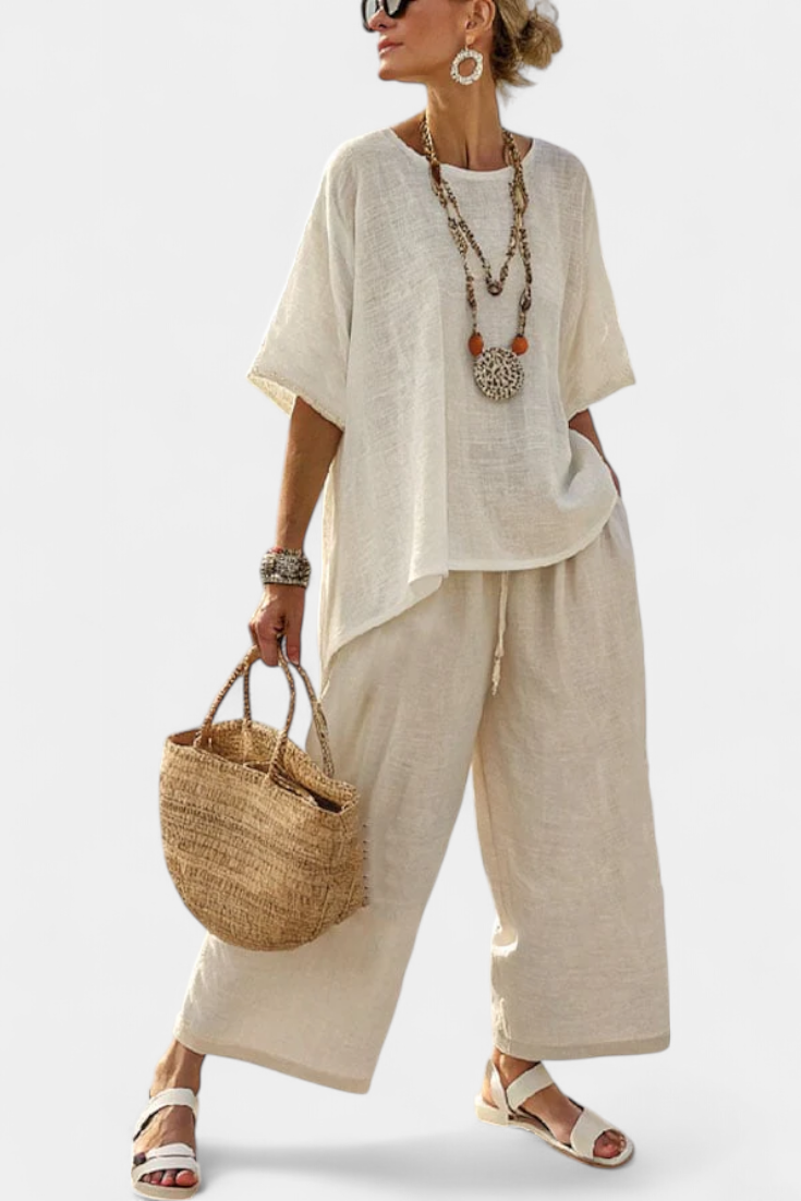 Minimalistische Daisy-set in ongebleekte tint met oversized blouse en wijde broek voor een eenvoudige en elegante stijl