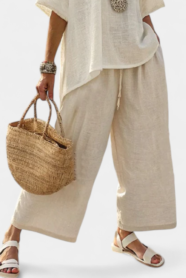 Minimalistische Daisy-set in ongebleekte tint met oversized blouse en wijde broek voor een eenvoudige en elegante stijl