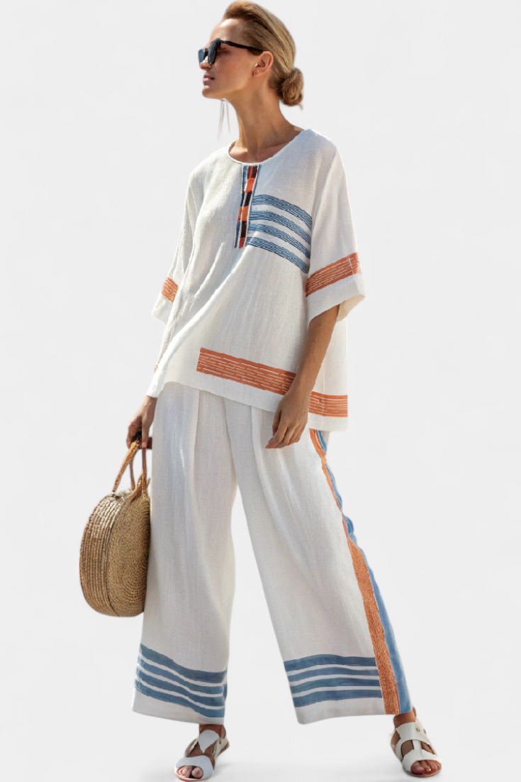 Etnische Daisy-set in wit met gestreepte details in blauw en oranje – unieke en levendige stijl