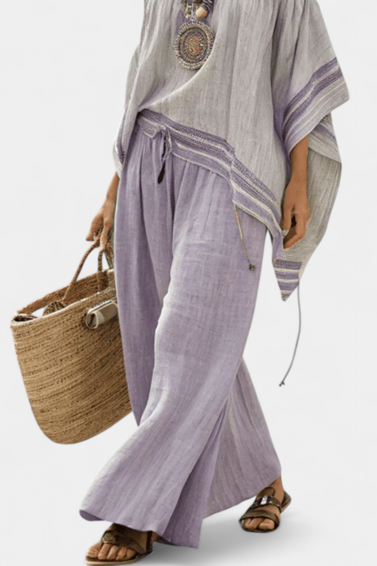 Gestreepte bamboelinnen set met blote schouders en wijde broek voor een elegante en frisse stijl