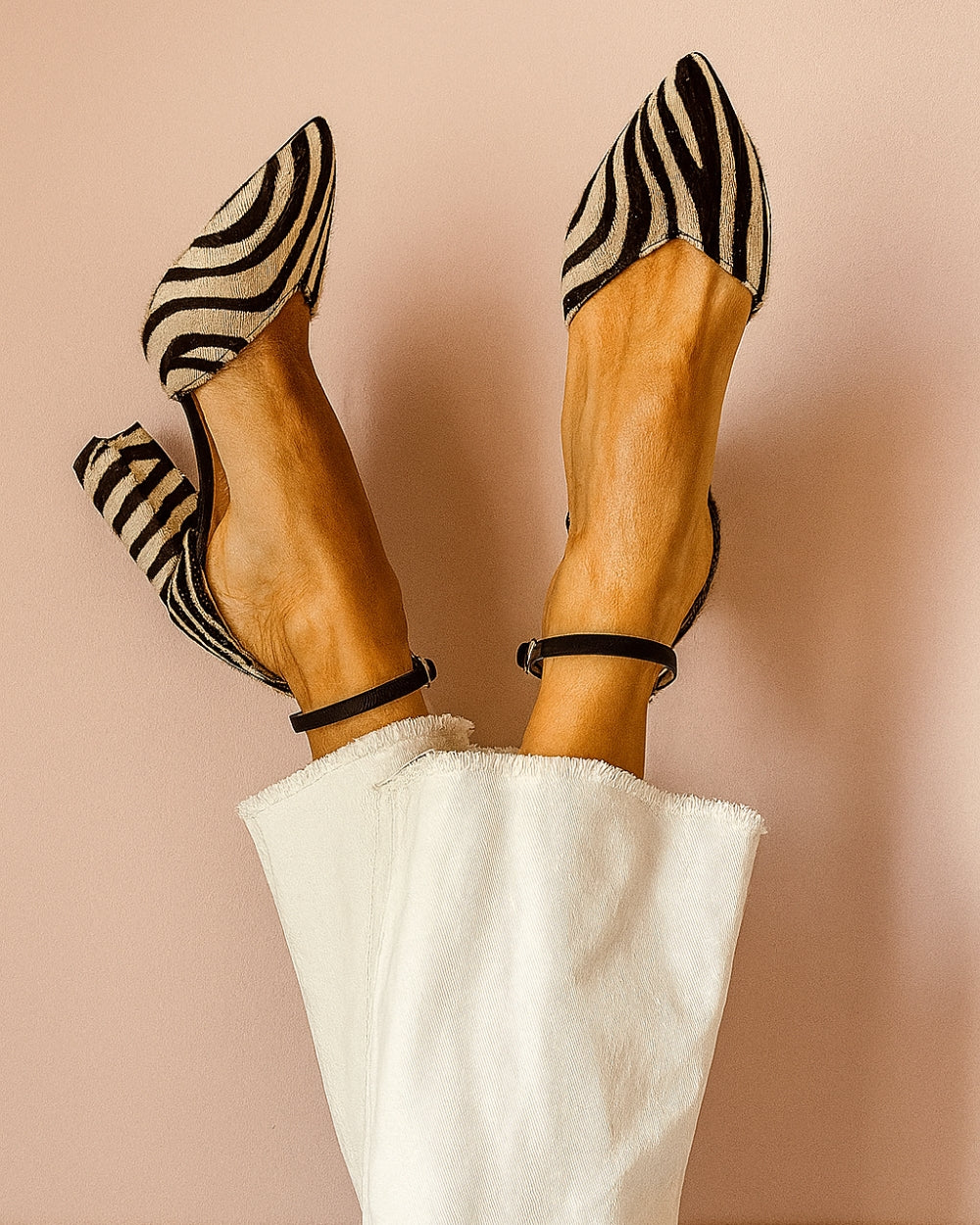 Tovira – Puntige Sandalen met Blokhak