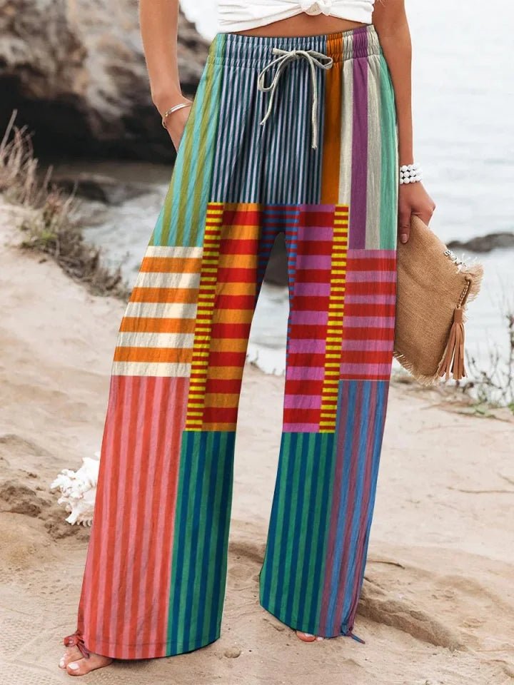 Lola | Levendige patchwork broek met wijde pijpen, trekkoord in de taille en zijzakken