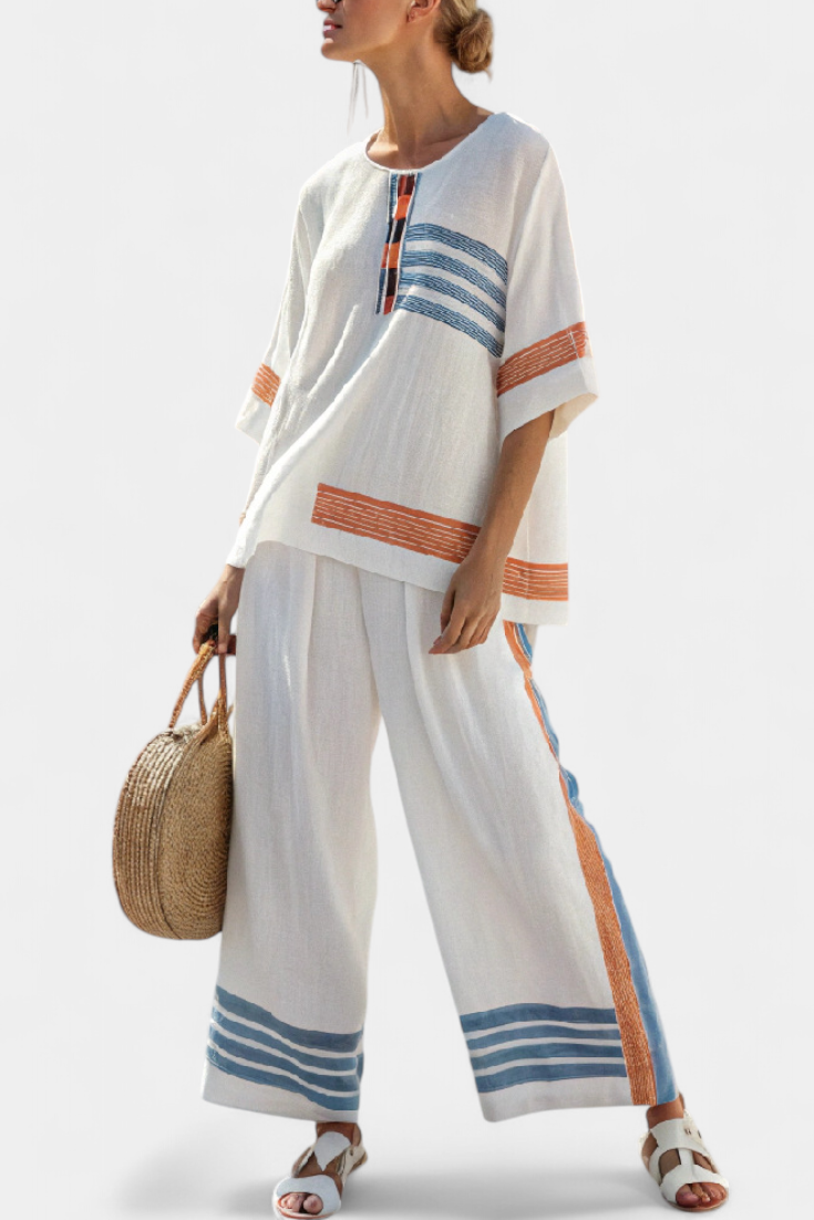 Etnische Daisy-set in wit met gestreepte details in blauw en oranje – unieke en levendige stijl