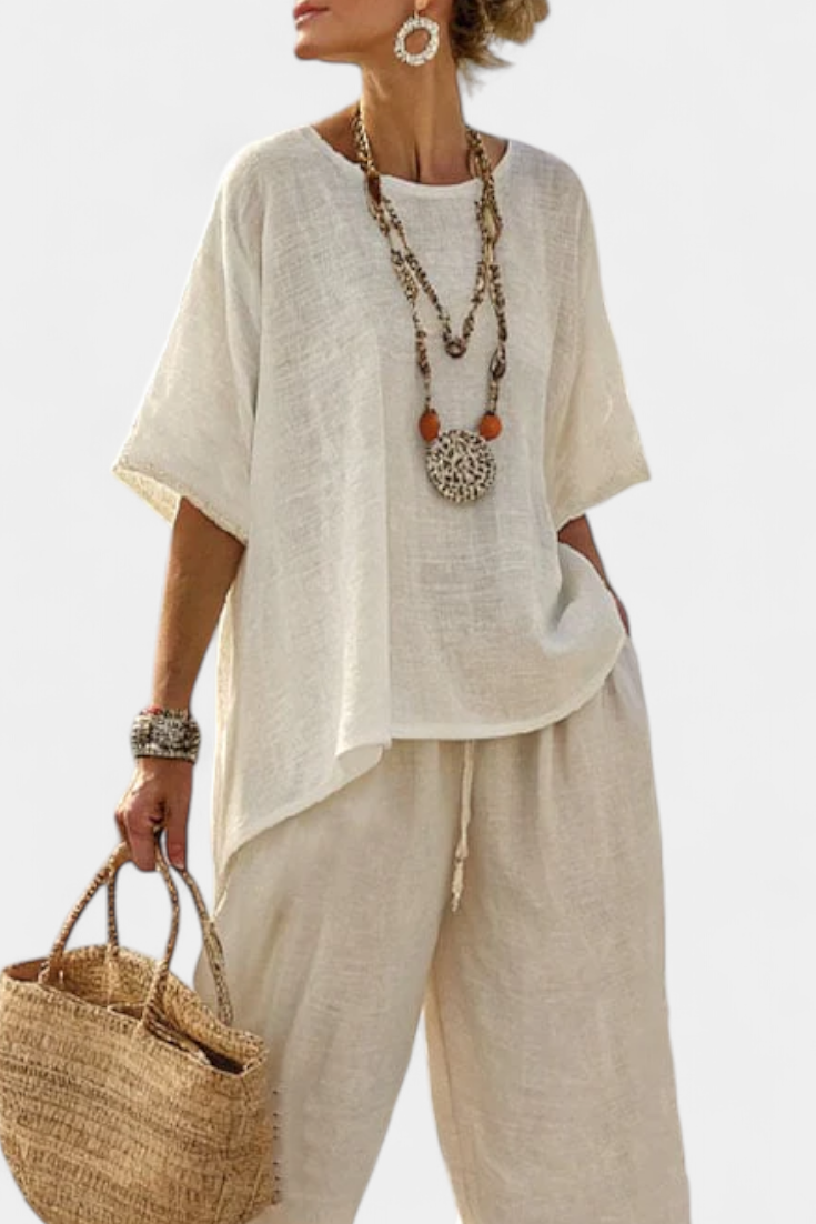 Minimalistische Daisy-set in ongebleekte tint met oversized blouse en wijde broek voor een eenvoudige en elegante stijl